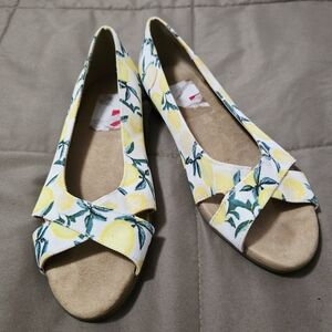 AEROSOLES Lemon Print Flats